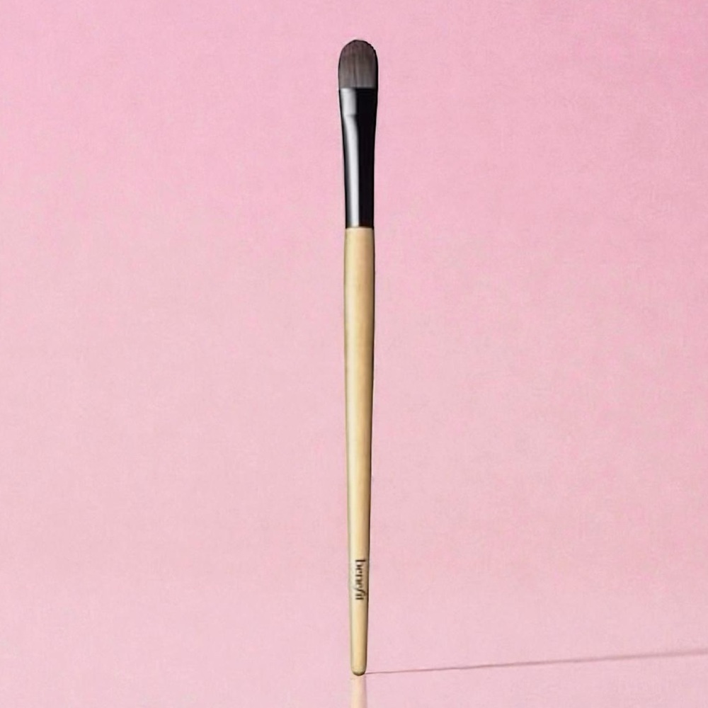 5️⃣ Benefit Concealer Brush Or 5 For 25